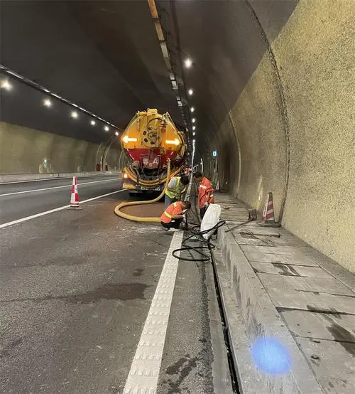 惠民隧道排水渠清淤